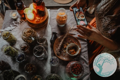 Ziołowa Apteczka – Komponowanie Mieszanek na Pięć Dolegliwości